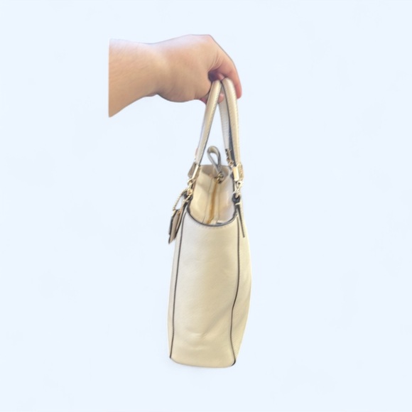 COACH Maddison Saffiano Mini Messenger Bag with authentic certificate) - Picture 5 of 10